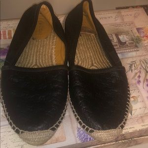 Gucci slip on flats